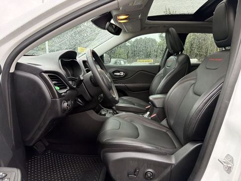 Used 2019 Jeep Cherokee Trailhawk AWD/4WD image 11