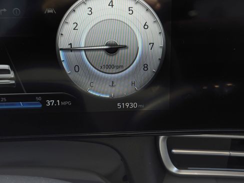 Used 2025 Hyundai Elantra SEL FWD image 13
