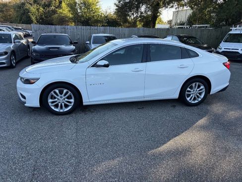 Used 2018 Chevrolet Malibu LT FWD image 3