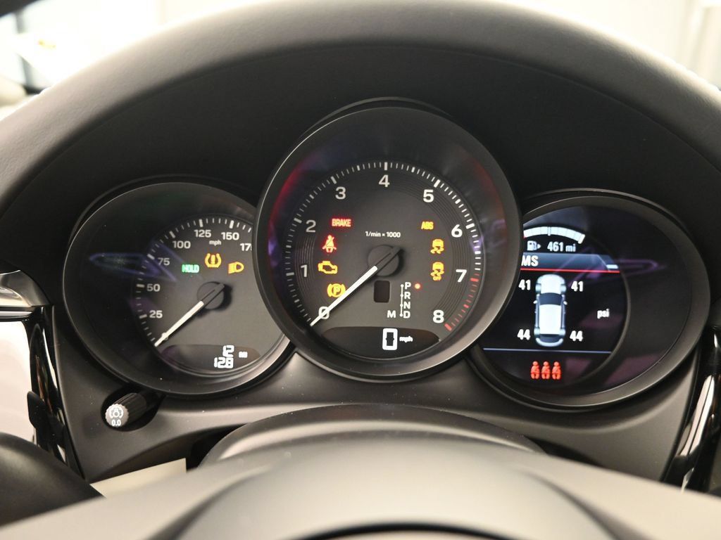 Certified 2025 Porsche Macan AWD/4WD image 13