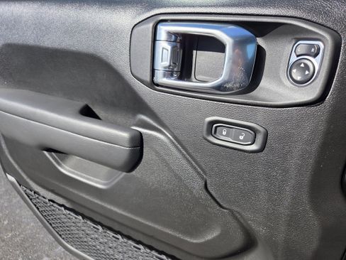 New 2026 Jeep Wrangler Unlimited Rubicon image 13