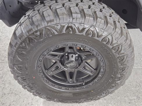 Used 2017 Jeep Wrangler Unlimited Rubicon w/ Max Tow Package image 11