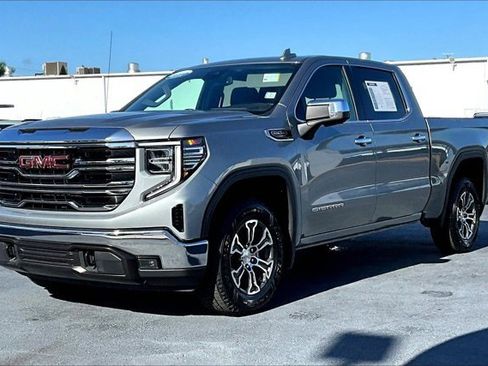 Certified 2025 GMC Sierra 1500 SLT image 2