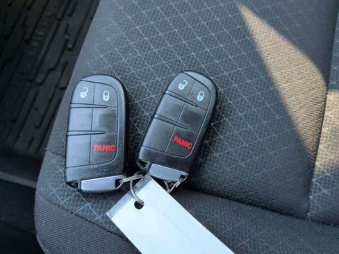 Used 2021 Jeep Grand Cherokee Laredo RWD image 45