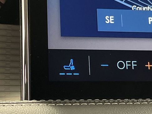 Used 2024 Lincoln Corsair AWD w/ Equipment Group 101A image 7