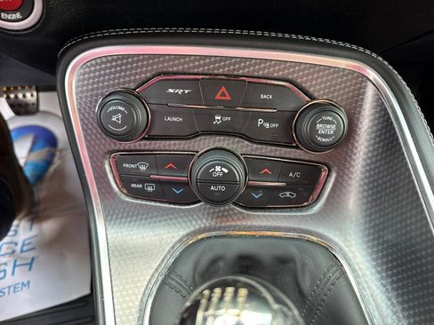 Used 2015 Dodge Challenger SRT Hellcat RWD image 18