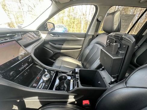 Used 2023 Jeep Grand Cherokee 4WD 4xe image 25