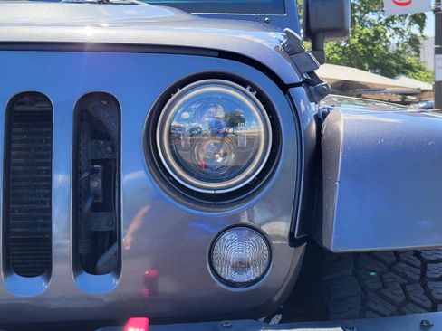Used 2014 Jeep Wrangler Unlimited Rubicon AWD/4WD image 11