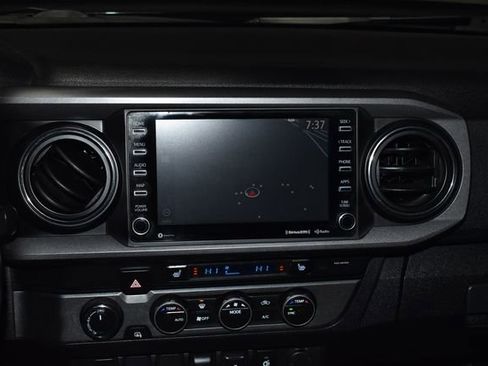 Used 2020 Toyota Tacoma TRD Sport image 18