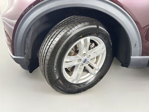 Used 2022 Ford Explorer XLT w/ Equipment Group 202A AWD/4WD image 37