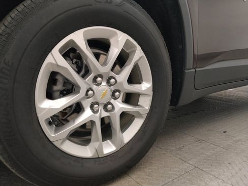 Used 2021 Chevrolet Traverse LT FWD image 31