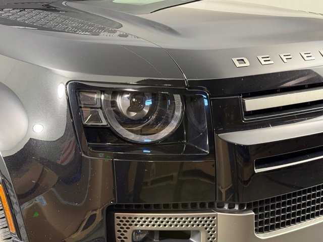 Used 2025 Land Rover Defender 110 X-Dynamic SE AWD/4WD image 12