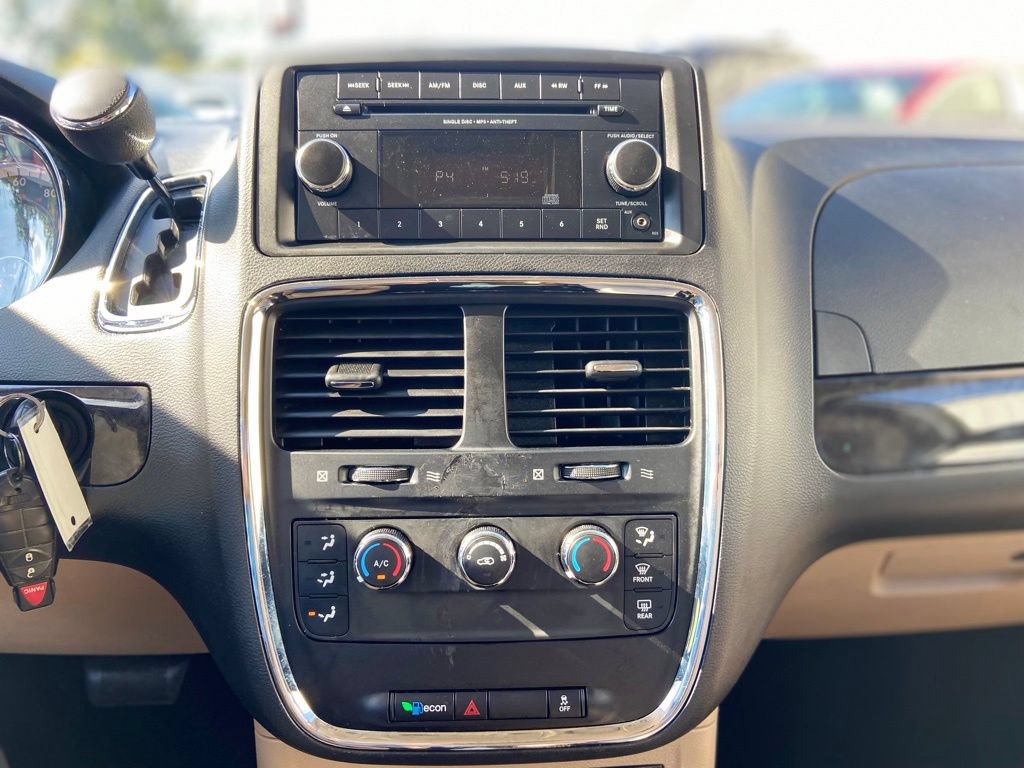 Used 2013 Dodge Grand Caravan American Value Package FWD image 26