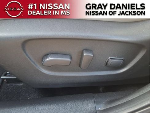 Used 2017 Nissan Rogue Sport SV FWD image 12