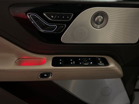 Used 2020 Lincoln Aviator Reserve w/ Equipment Group 202A image 11