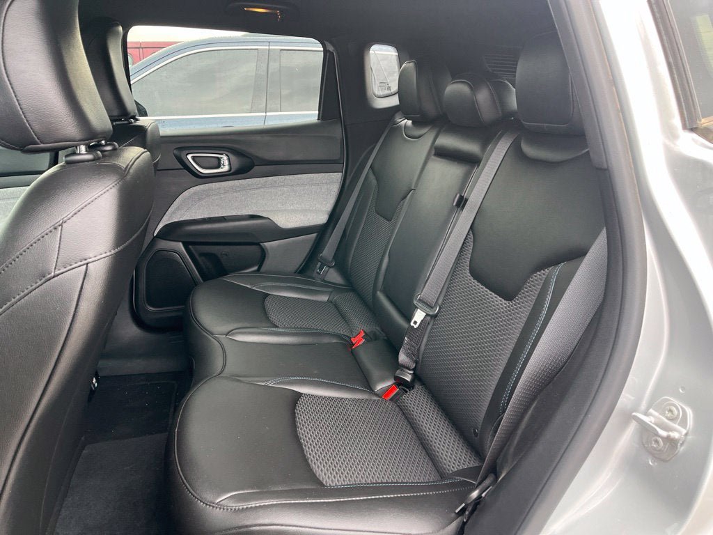 Used 2025 Jeep Compass Latitude AWD/4WD image 12