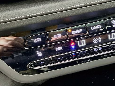 Certified 2023 Buick Envision Essence w/ Sport Touring Package AWD/4WD image 18