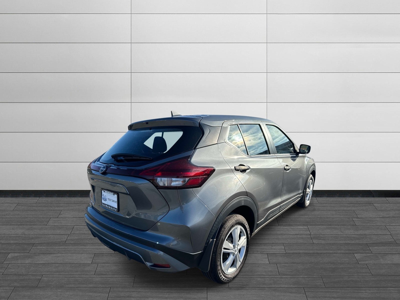 Used 2025 Nissan Kicks Play S FWD image 3