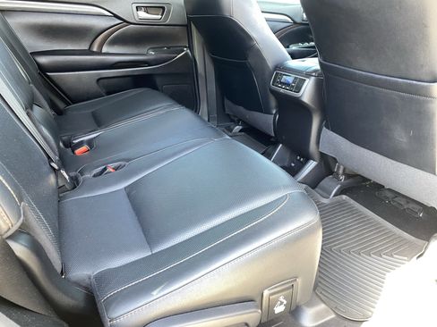Used 2017 Toyota Highlander Limited w/ Carpet Mat Package AWD/4WD image 13