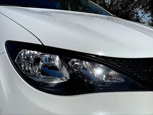 Used 2022 Chrysler Voyager LX image 23