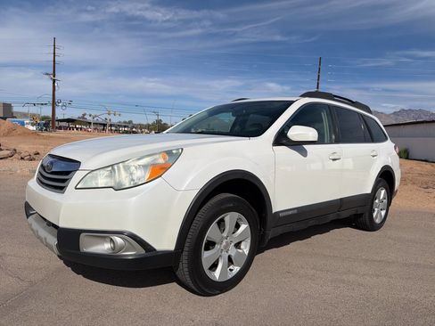 Used 2010 Subaru Outback 2.5i Limited image 3