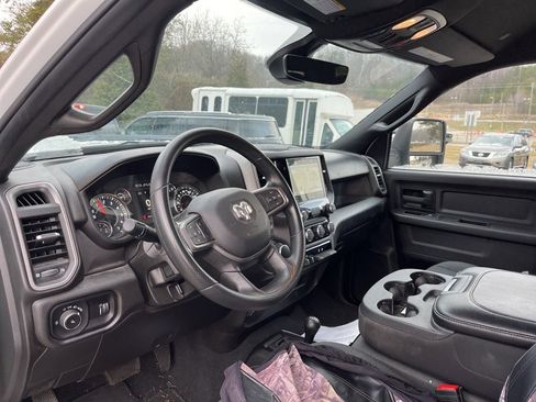 Used 2024 RAM 2500 Tradesman w/ Chrome Appearance Group image 6