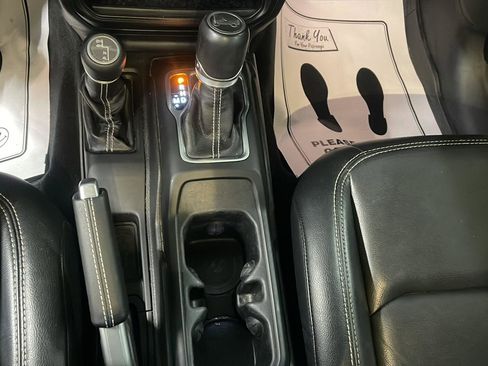 Used 2019 Jeep Wrangler Unlimited Sahara image 19