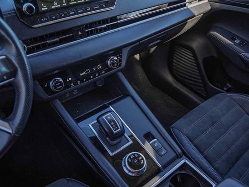 Used 2023 Mitsubishi Outlander SE image 18