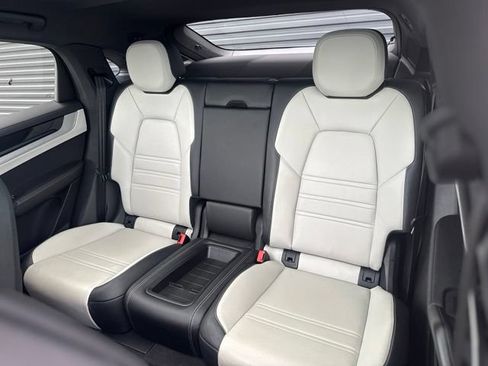 Used 2024 Porsche Cayenne Coupe AWD/4WD image 37