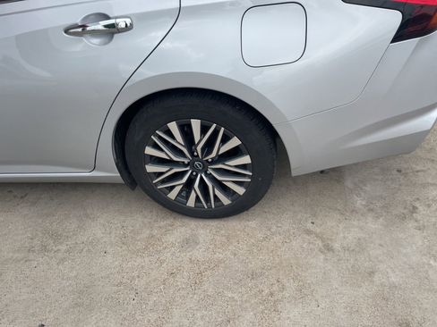 Used 2024 Nissan Altima 2.5 SV FWD image 14