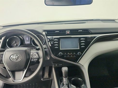 Used 2018 Toyota Camry LE image 22