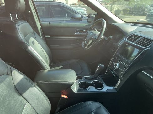 Used 2017 Ford Explorer Limited FWD image 6