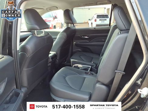 Used 2025 Toyota Grand Highlander AWD image 12