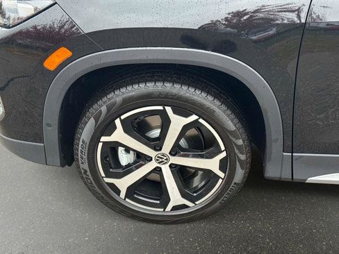 New 2025 Volkswagen Tiguan SE image 9