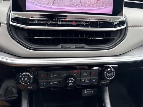 Used 2024 Jeep Compass Limited w/ Sun and Sound Group image 32