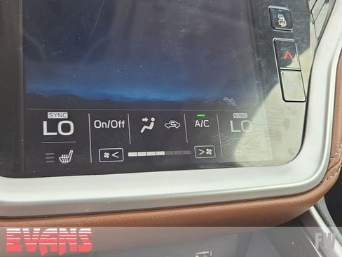 Used 2022 Subaru Outback Touring AWD/4WD image 9