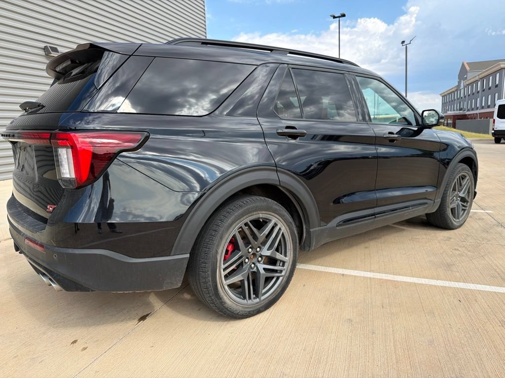 Used 2025 Ford Explorer ST AWD/4WD image 4