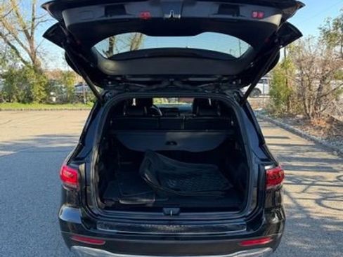 Used 2022 Mercedes-Benz GLB 250 4MATIC w/ Premium Package Lite image 12