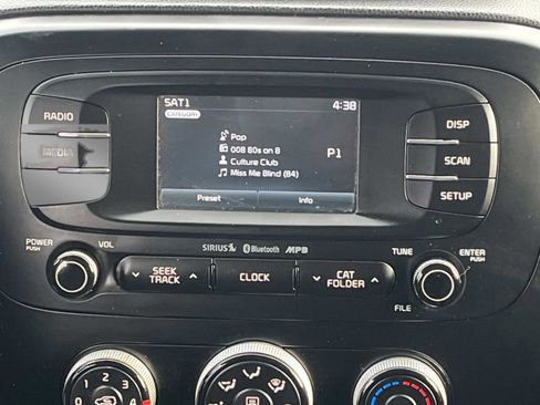 Used 2016 Kia Soul + image 14