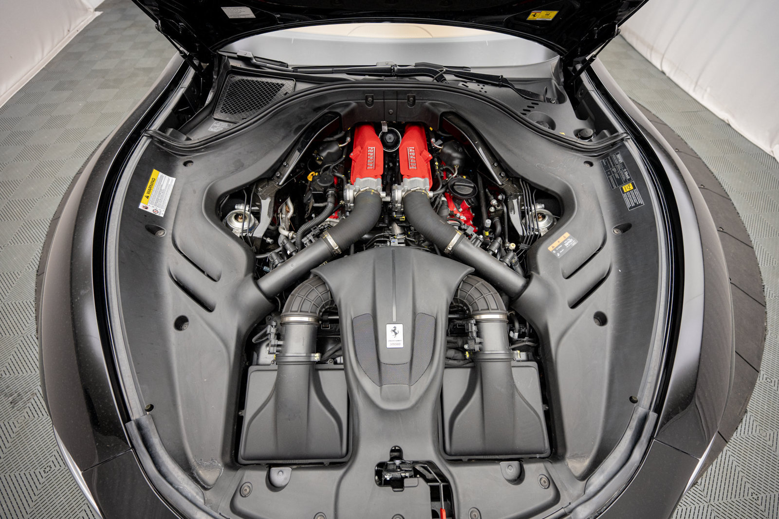 Used 2024 Ferrari Roma Spider RWD image 32