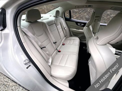 Used 2022 Volvo S60 B5 Momentum w/ Climate Package FWD image 25