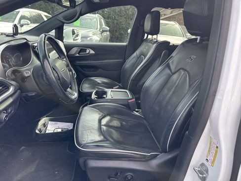 Used 2018 Chrysler Pacifica Limited w/ Advanced Safetytec Group image 29