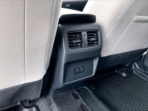 Used 2023 Nissan Rogue SV image 28