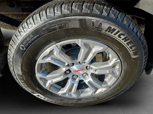 Used 2025 GMC Sierra 1500 SLT AWD/4WD image 33