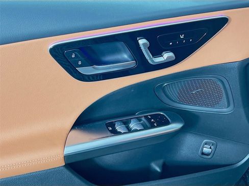 Used 2025 Mercedes-Benz C 300 4MATIC Sedan image 16