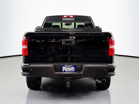 Used 2017 GMC Sierra 2500 SLT AWD/4WD image 6