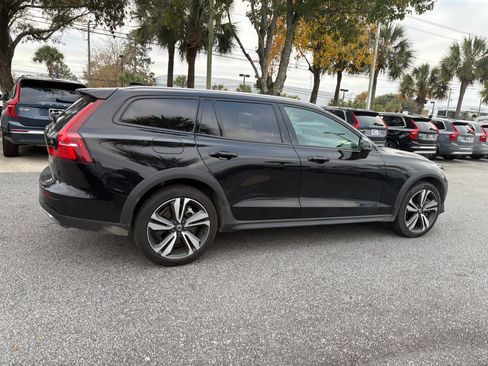 Certified 2025 Volvo V60 B5 Cross Country Plus image 17