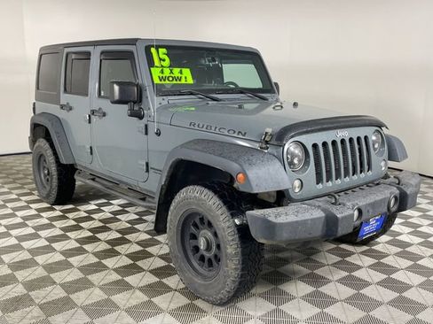 Used 2015 Jeep Wrangler Unlimited Rubicon w/ Connectivity Group AWD/4WD image 18