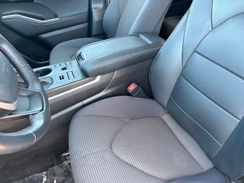 Used 2024 Toyota Highlander LE AWD/4WD image 20