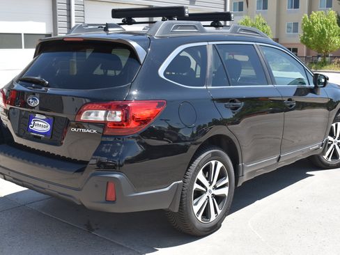 Used 2018 Subaru Outback 2.5i Limited AWD/4WD image 5